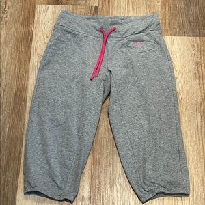 Nike Capri Sweatpants women’s Small Gray Dri Fit Victory Cotton Nylon Blend Pant